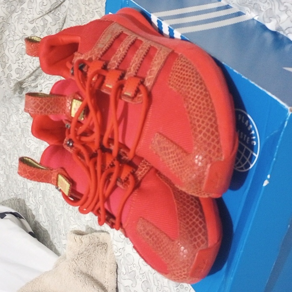 Adidas red loop runner! Size 8 true to size.